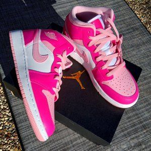 Nike Air Jordan 1 Retro Mid GS “Fierce Pink/Barbie” 2023